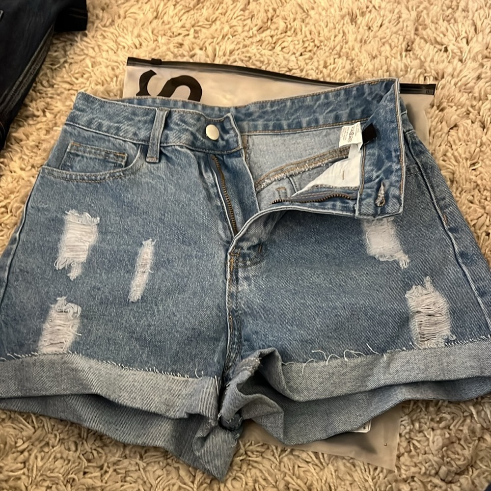 Denim shorts - Picture 3 of 4